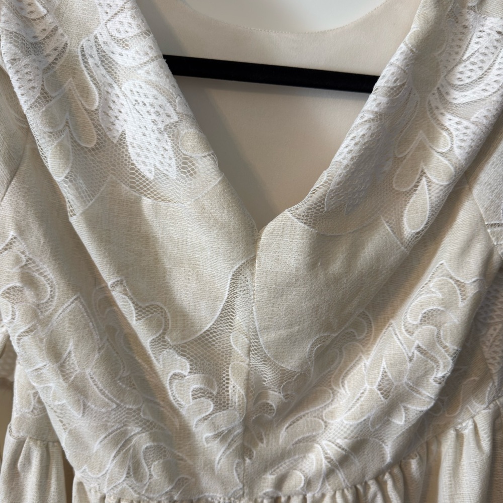 Elegant Cream Lace Dress - Picture 5 of 9